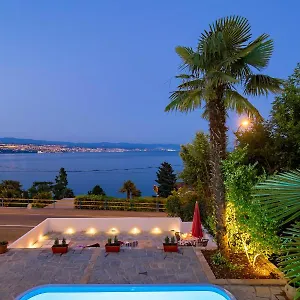 https://apartments-vista-bay.primorje-gorskikotar.com